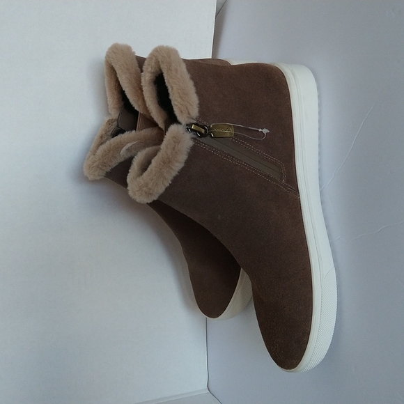 Blondo Waterproof Suede Leather Fur Details Ankle Sneakers Booties Size 8.5 - Picture 10 of 13